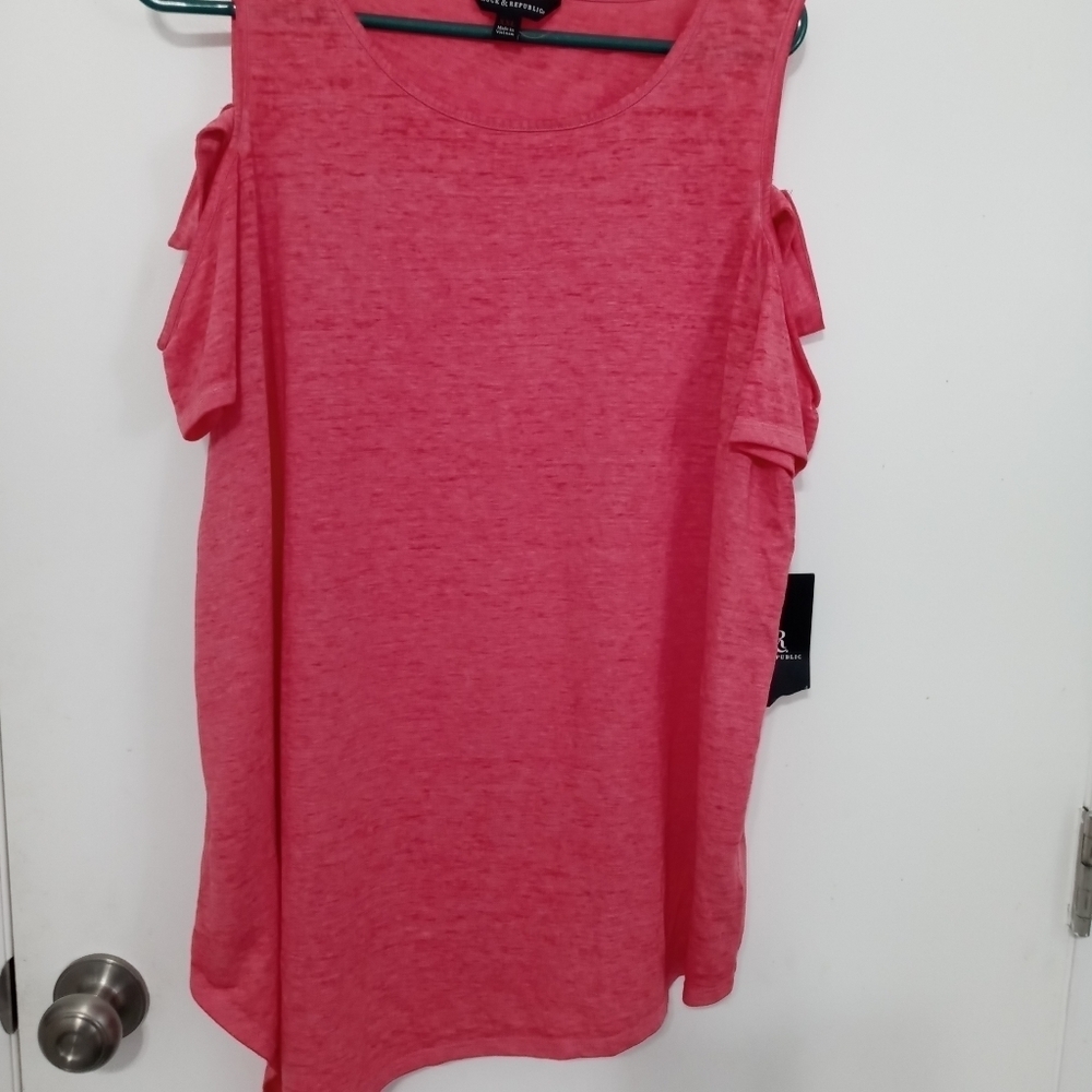 Rock & Republic Cold shoulder Tunic pullover sloped hem